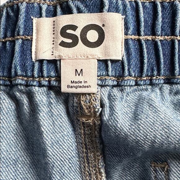 SO Jean distressed Shorts Size Medium! - Picture 4 of 6